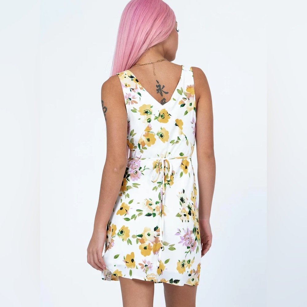 Princess Polly Nellie Mini Dress White Floral with Yellow & Pink Flowers - Picture 2 of 14